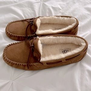 Ugg Dakota Size 9.